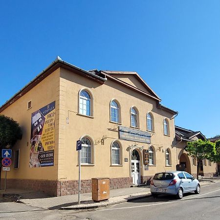 KOMPLEX -Rendezvénytermek-Panzió-Apartman-Irodák- Mateszalka Extérieur photo