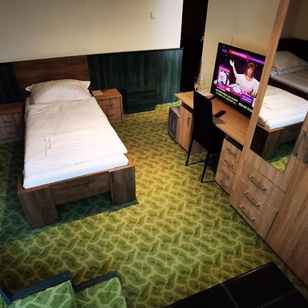 KOMPLEX -Rendezvénytermek-Panzió-Apartman-Irodák- Mateszalka Extérieur photo
