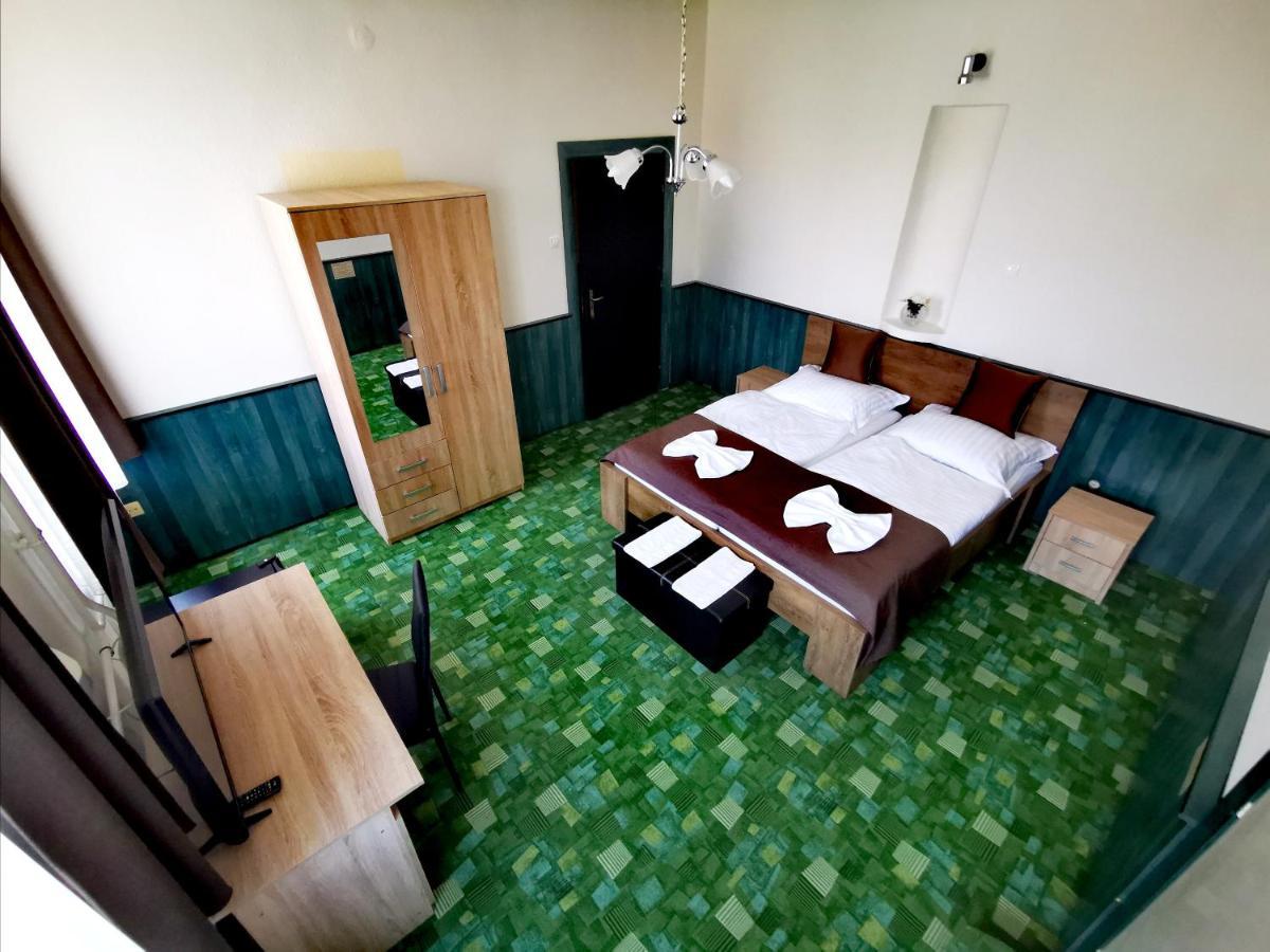 KOMPLEX -Rendezvénytermek-Panzió-Apartman-Irodák- Mateszalka Extérieur photo