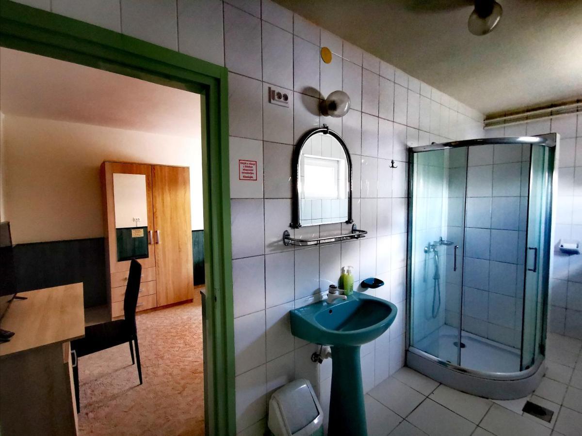 KOMPLEX -Rendezvénytermek-Panzió-Apartman-Irodák- Mateszalka Extérieur photo