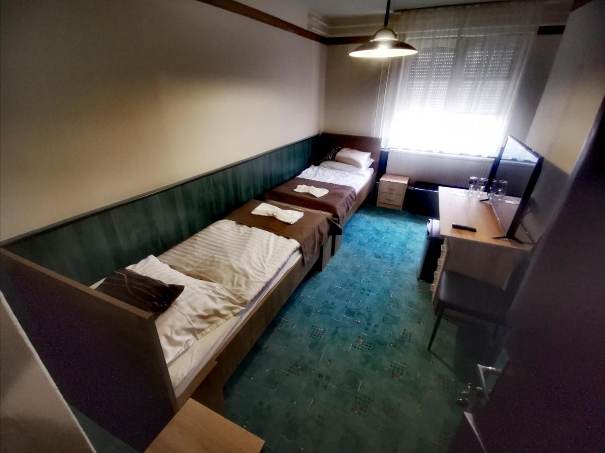 KOMPLEX -Rendezvénytermek-Panzió-Apartman-Irodák- Mateszalka Extérieur photo