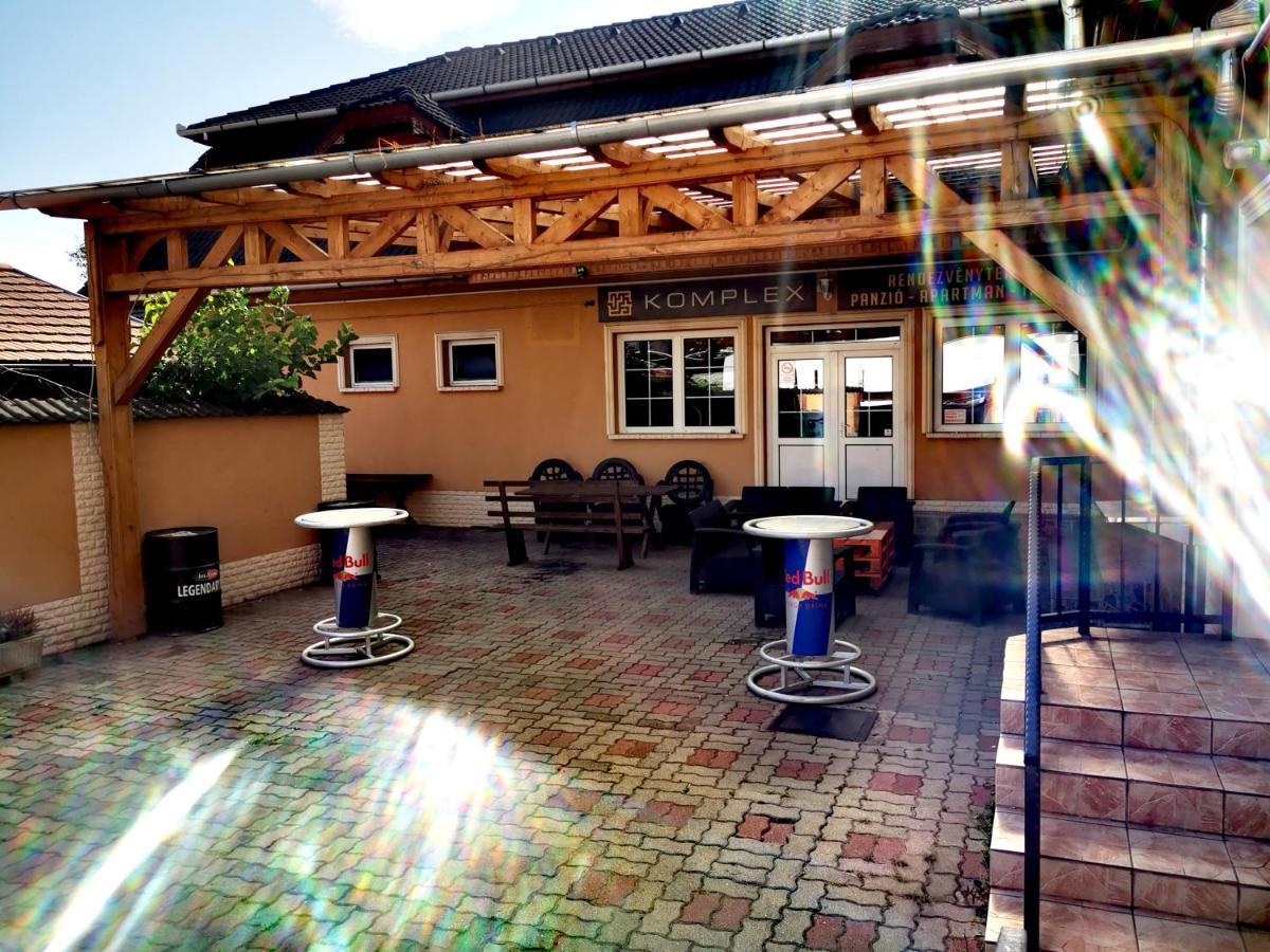 KOMPLEX -Rendezvénytermek-Panzió-Apartman-Irodák- Mateszalka Extérieur photo
