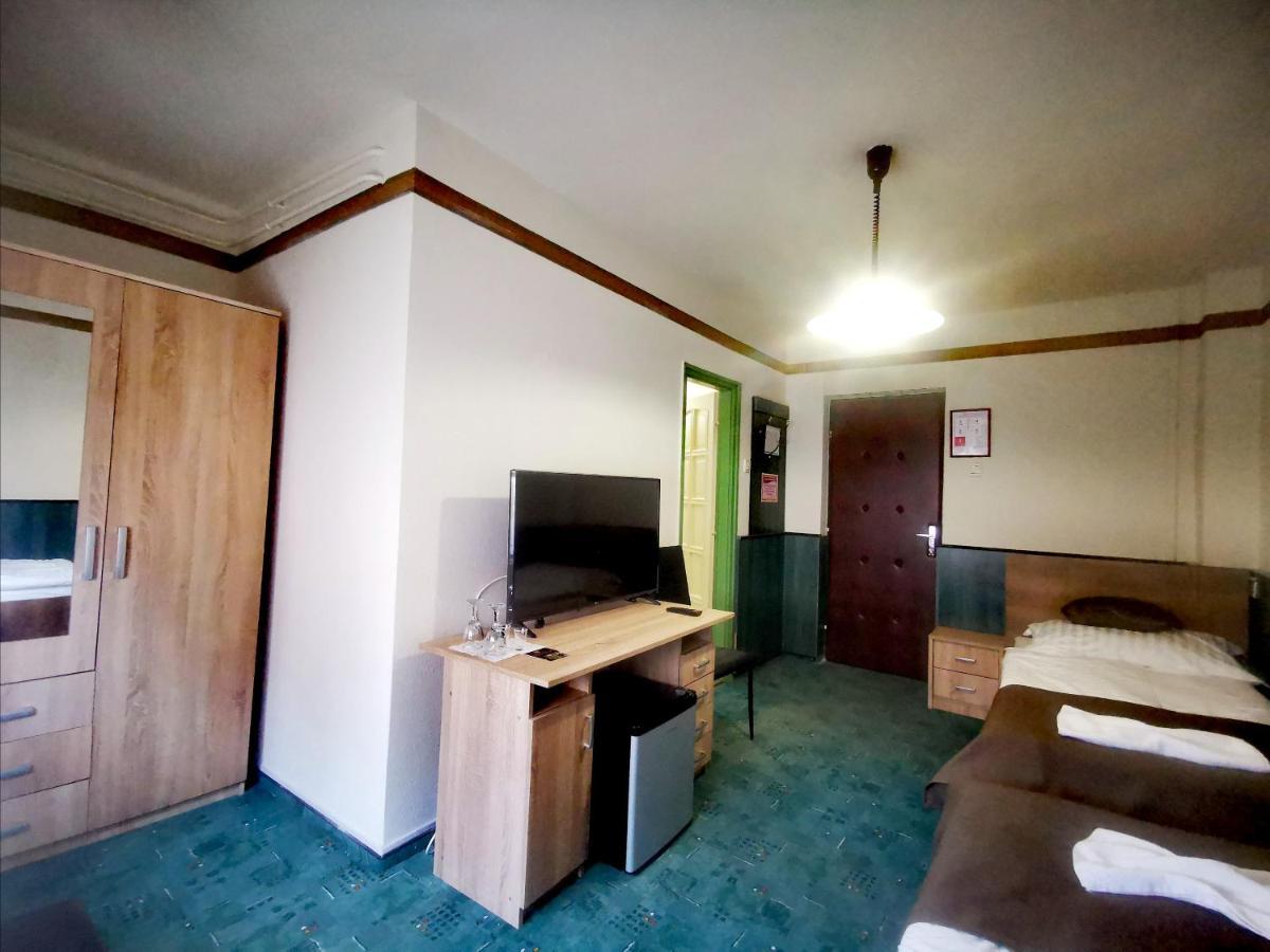 KOMPLEX -Rendezvénytermek-Panzió-Apartman-Irodák- Mateszalka Extérieur photo