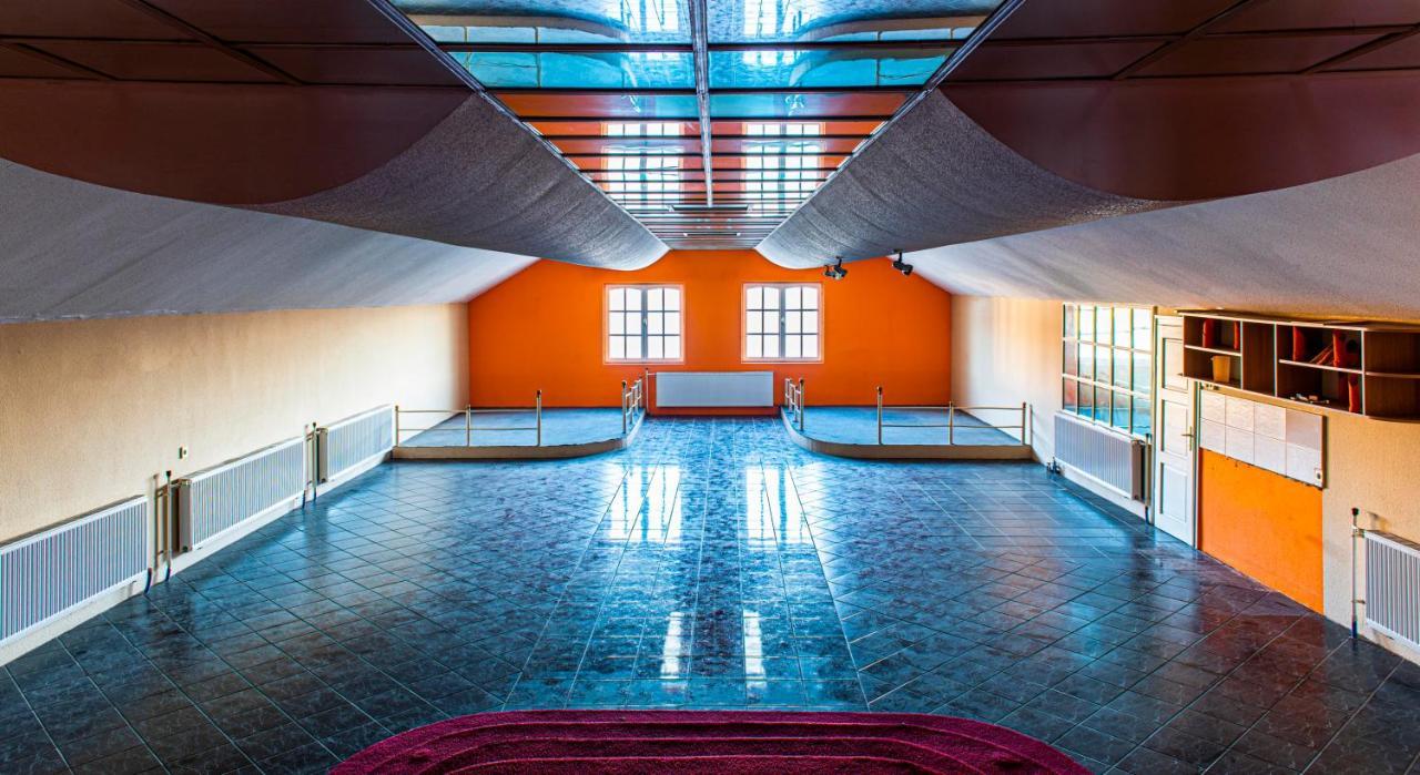 KOMPLEX -Rendezvénytermek-Panzió-Apartman-Irodák- Mateszalka Extérieur photo