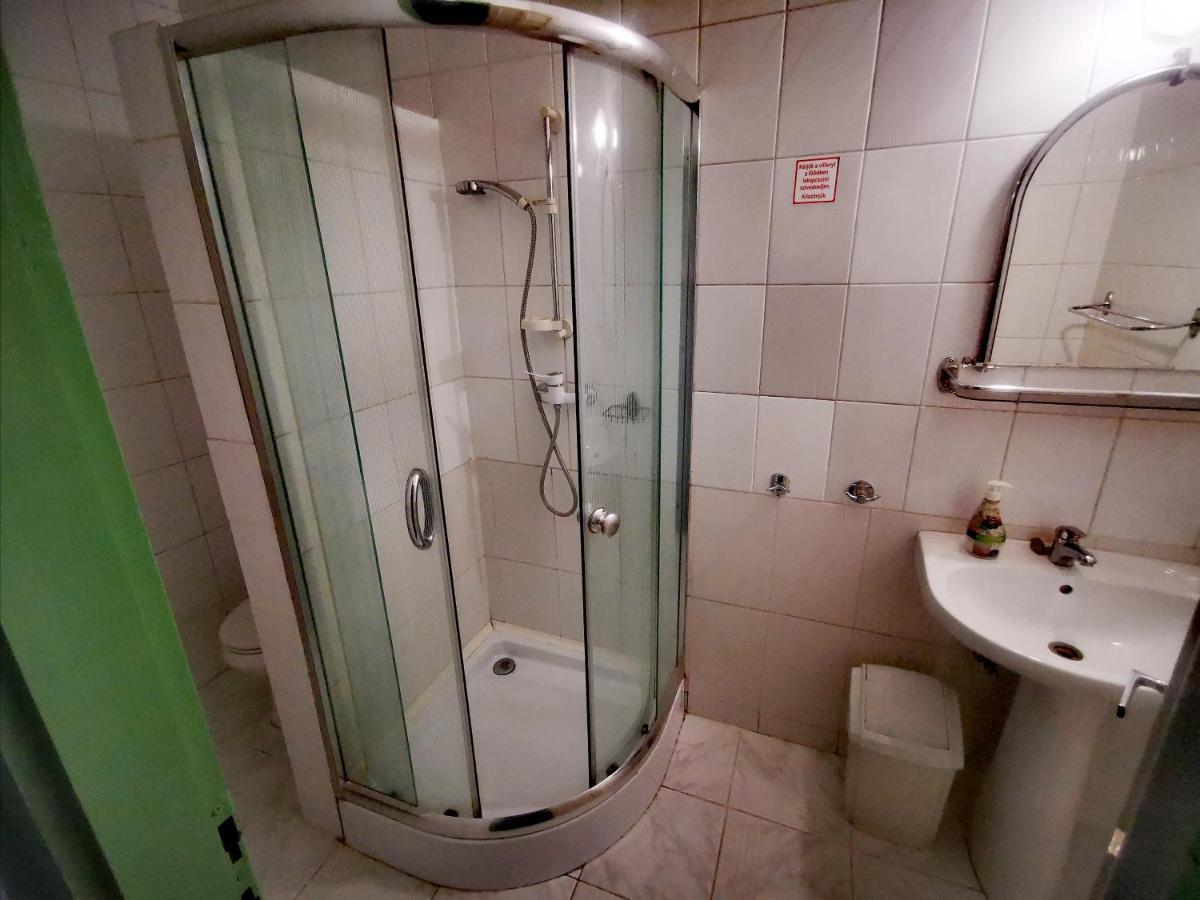 KOMPLEX -Rendezvénytermek-Panzió-Apartman-Irodák- Mateszalka Extérieur photo