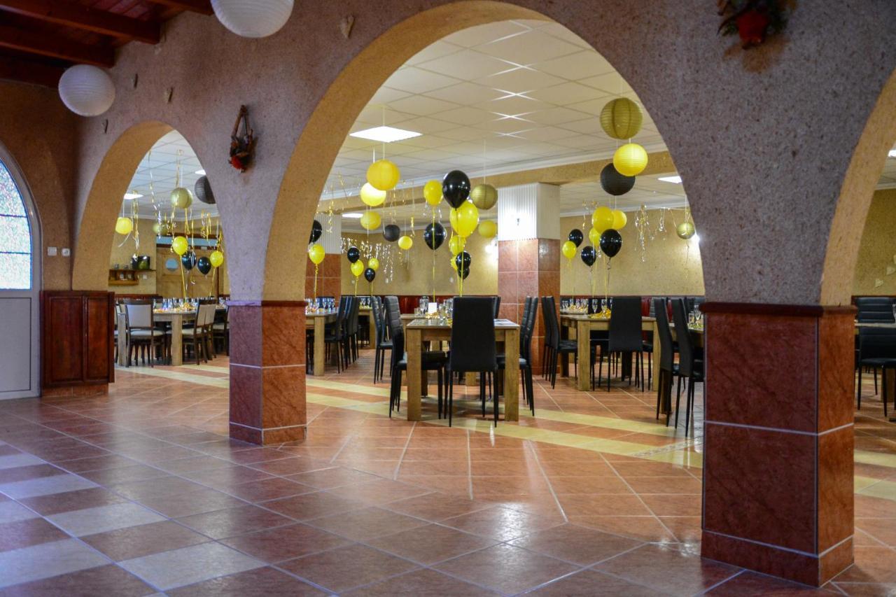 KOMPLEX -Rendezvénytermek-Panzió-Apartman-Irodák- Mateszalka Extérieur photo