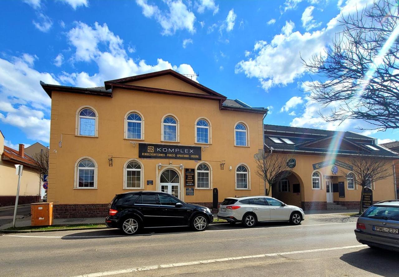 KOMPLEX -Rendezvénytermek-Panzió-Apartman-Irodák- Mateszalka Extérieur photo