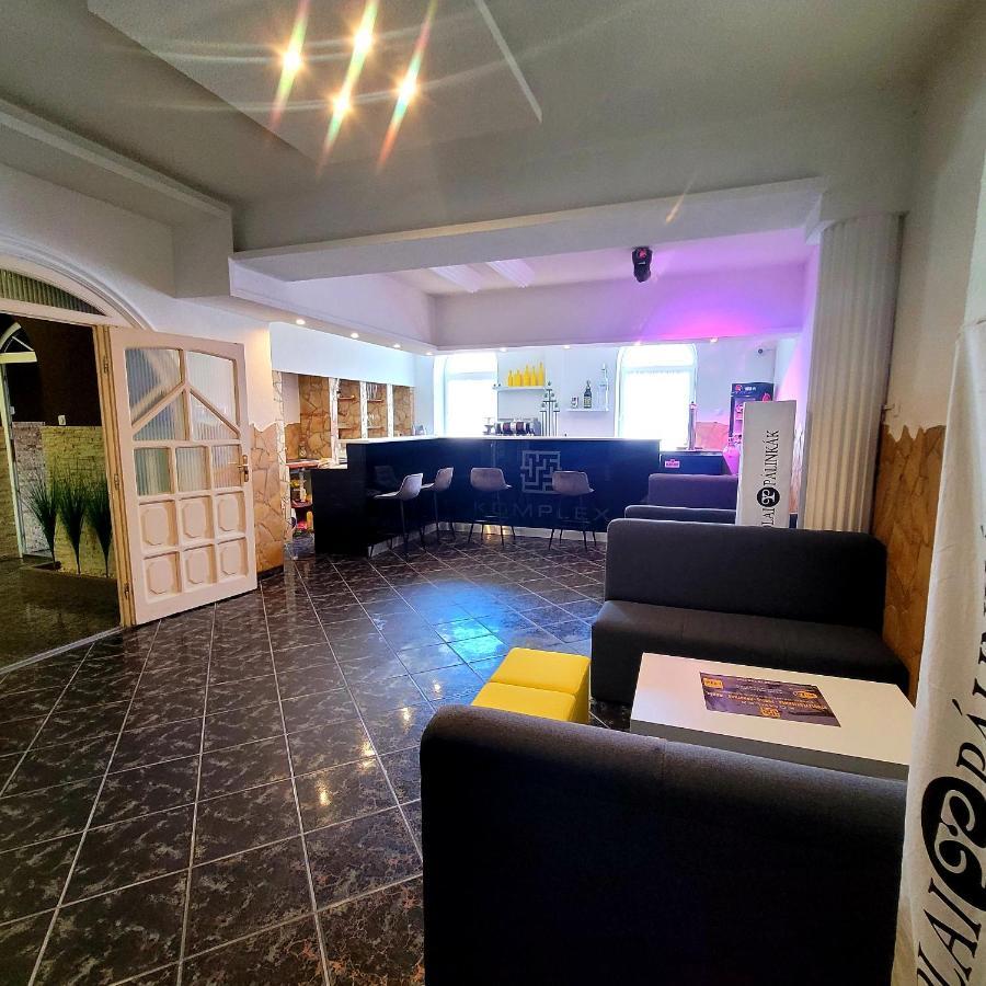 KOMPLEX -Rendezvénytermek-Panzió-Apartman-Irodák- Mateszalka Extérieur photo