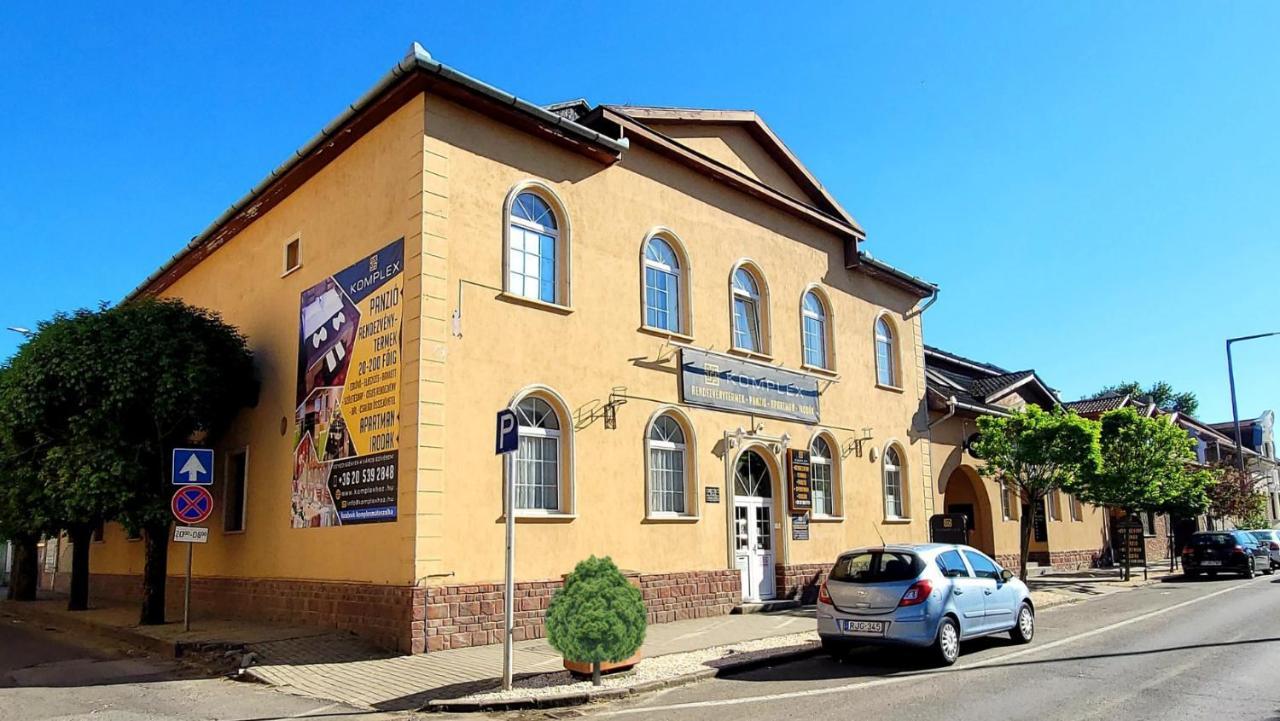 KOMPLEX -Rendezvénytermek-Panzió-Apartman-Irodák- Mateszalka Extérieur photo