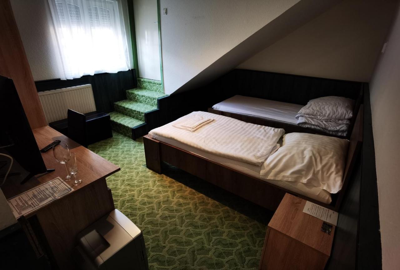 KOMPLEX -Rendezvénytermek-Panzió-Apartman-Irodák- Mateszalka Extérieur photo