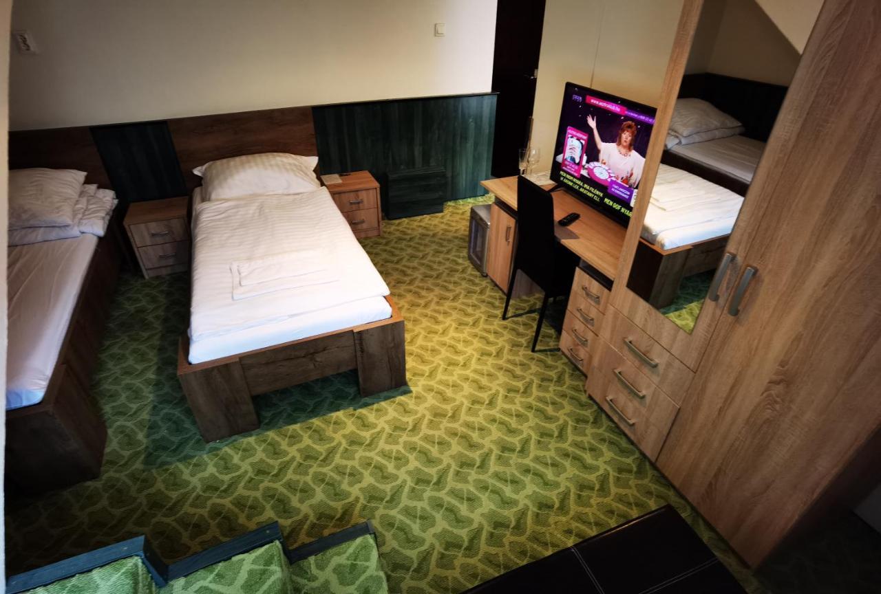 KOMPLEX -Rendezvénytermek-Panzió-Apartman-Irodák- Mateszalka Extérieur photo