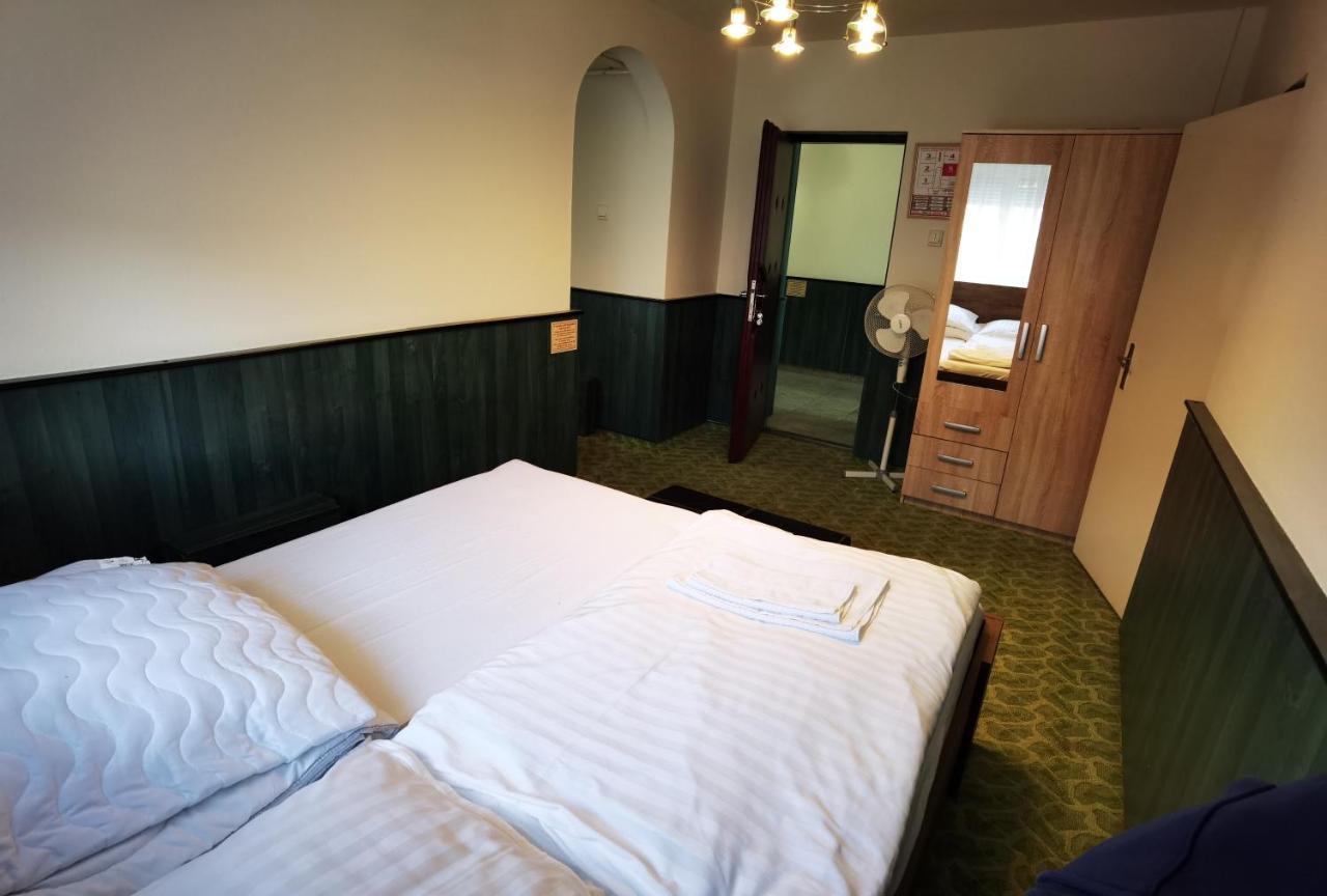 KOMPLEX -Rendezvénytermek-Panzió-Apartman-Irodák- Mateszalka Extérieur photo